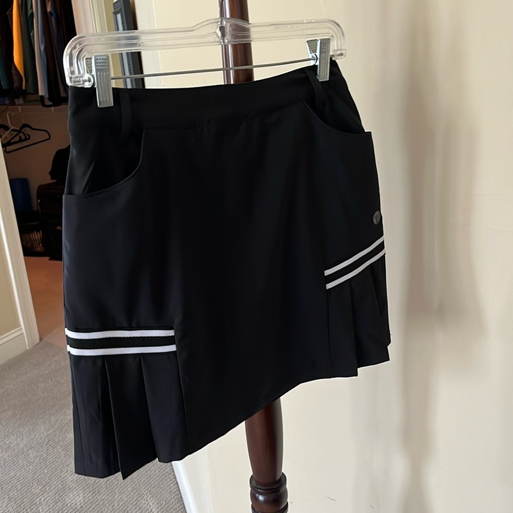 Tribal sport golf skirt, black and white with pleats